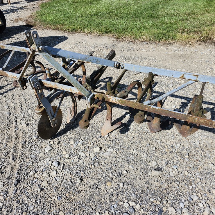 Ferguson 3pt 2 row cultivator