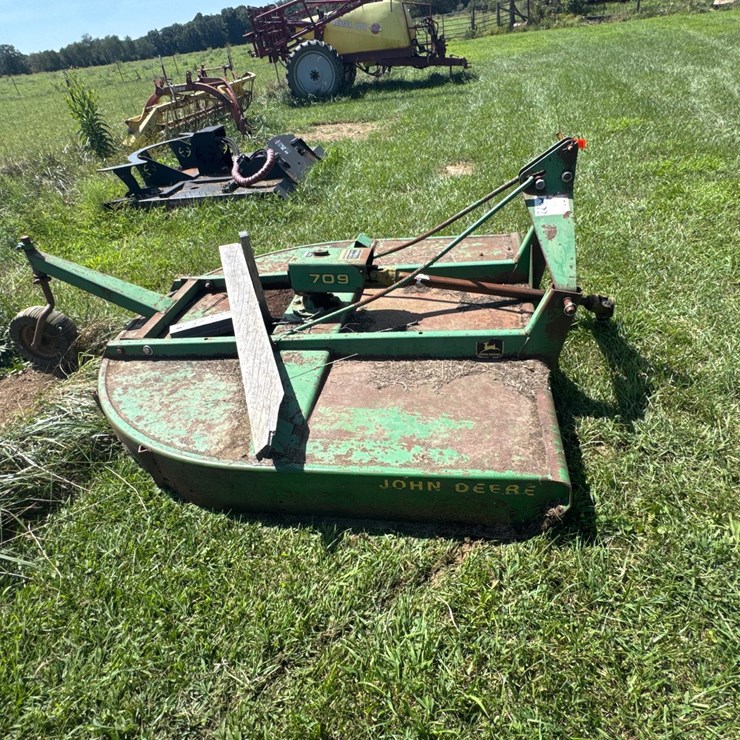JOHN DEERE 709