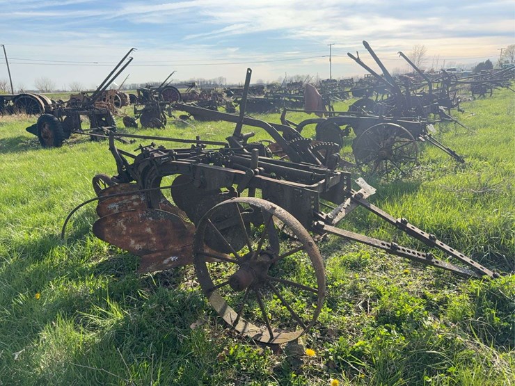 three-bottom-plow-image-1