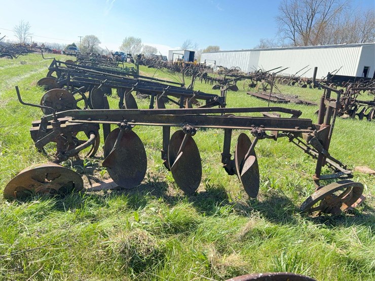 john-deere-disc-plow-image-1