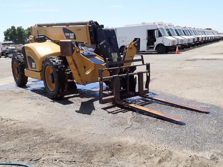 2020-caterpillar-tl943d-image-2