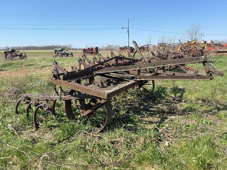massey-harris-trail-field-cultivator-image-1