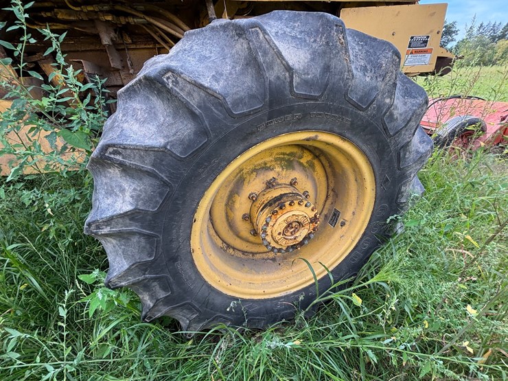 new-holland-tr86-image-15