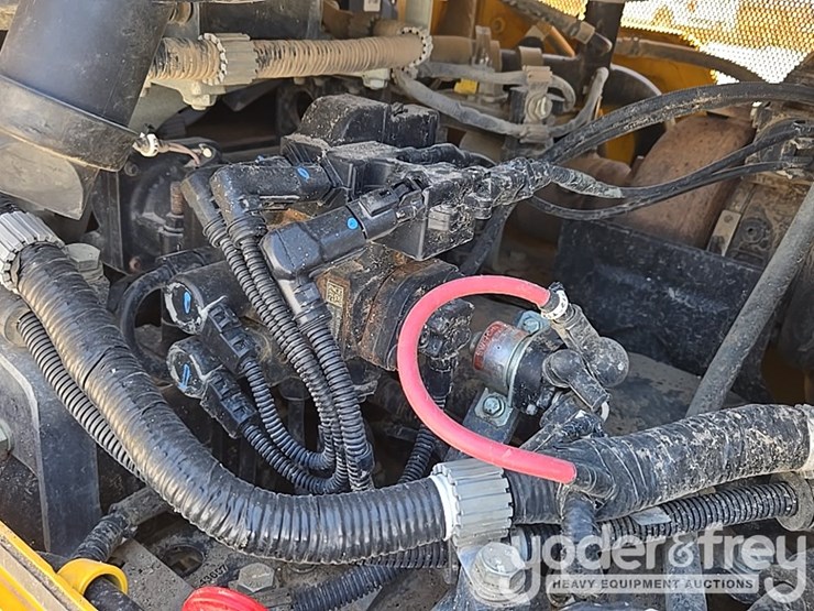 2023-komatsu-d61px-24-image-53