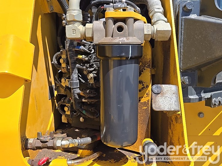 2023-komatsu-d61px-24-image-42
