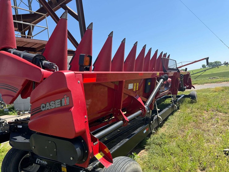 case-4412-12-row-corn-head-image-7
