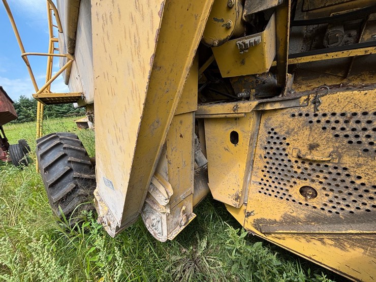 new-holland-tr98-image-66