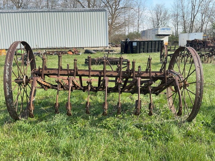 ihc-8ft-field-cultivator-image-4