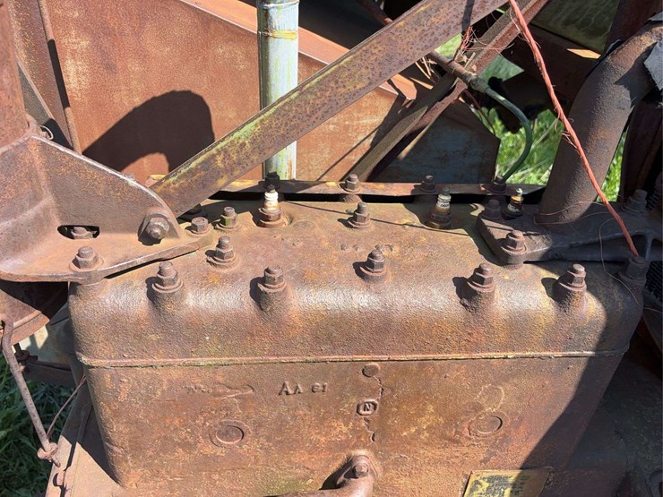 holt-caterpillar-pull-type-combine-image-20