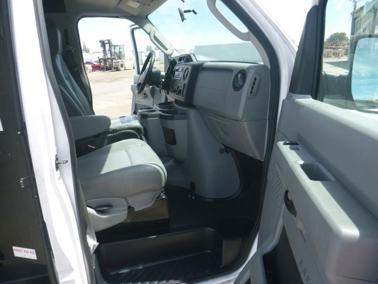 2011-ford-cargo-image-6