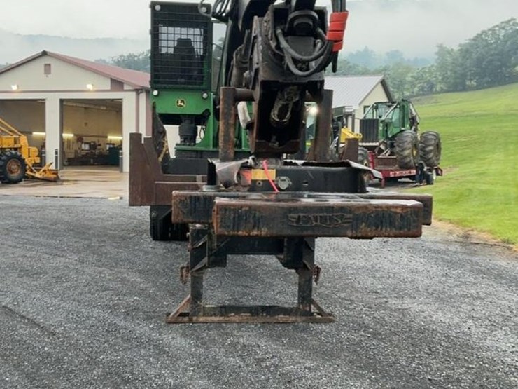 2015-deere-335d-image-9