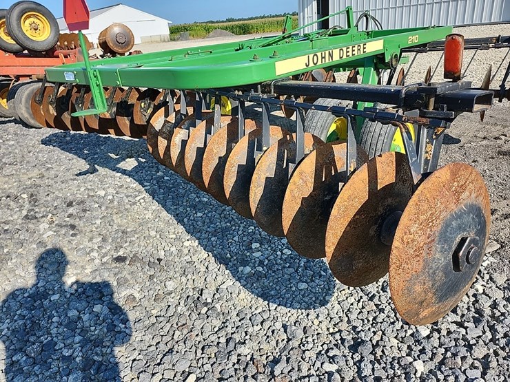 john-deere-210-image-9