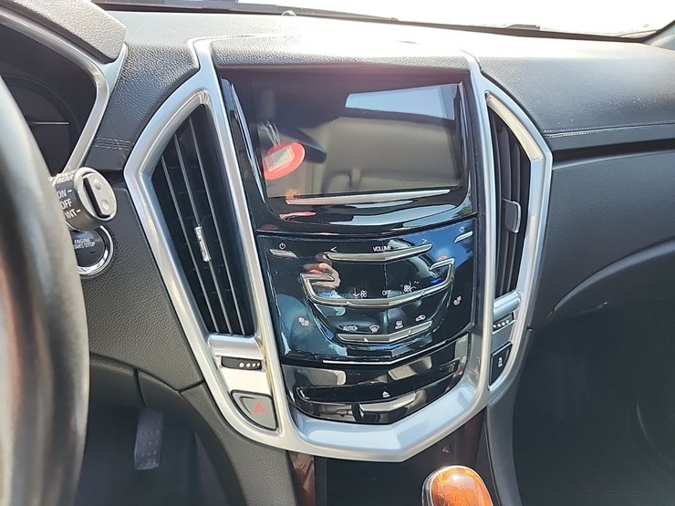 2014-cadillac-srx4-suv-image-15