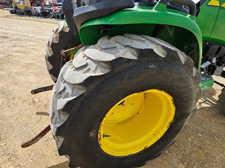#175-•-john-deere-3032-4x4-tractor-image-19