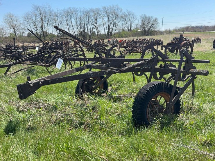 four-shank-field-cultivator-image-8