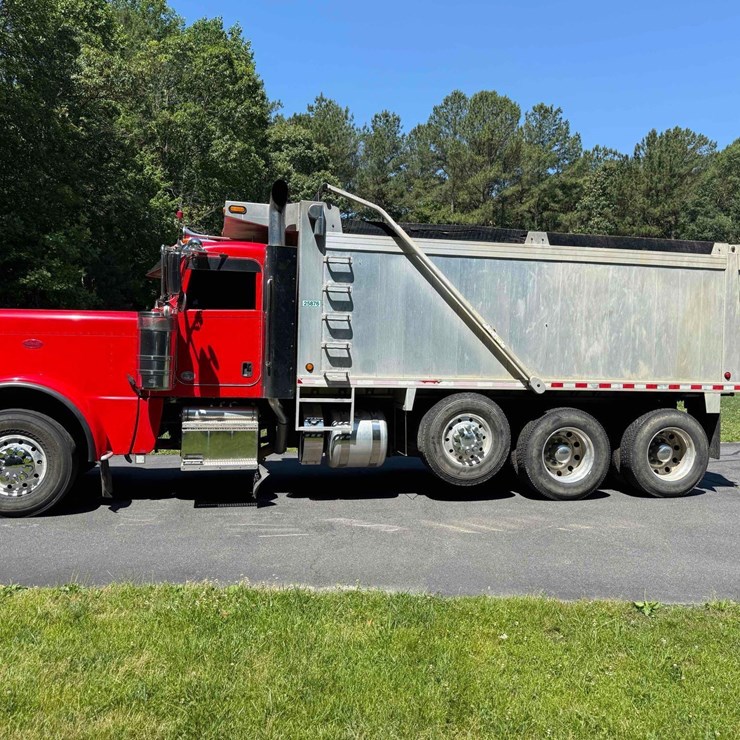 2016 PETERBILT 389