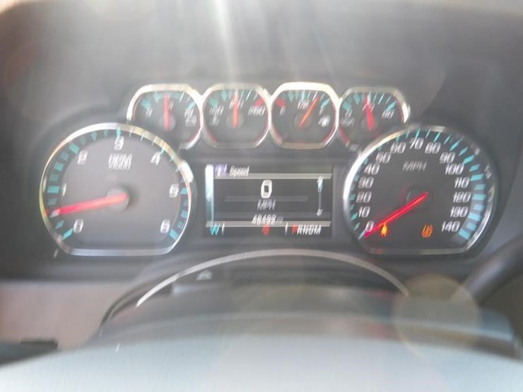 2016-chevrolet-suburban-image-17