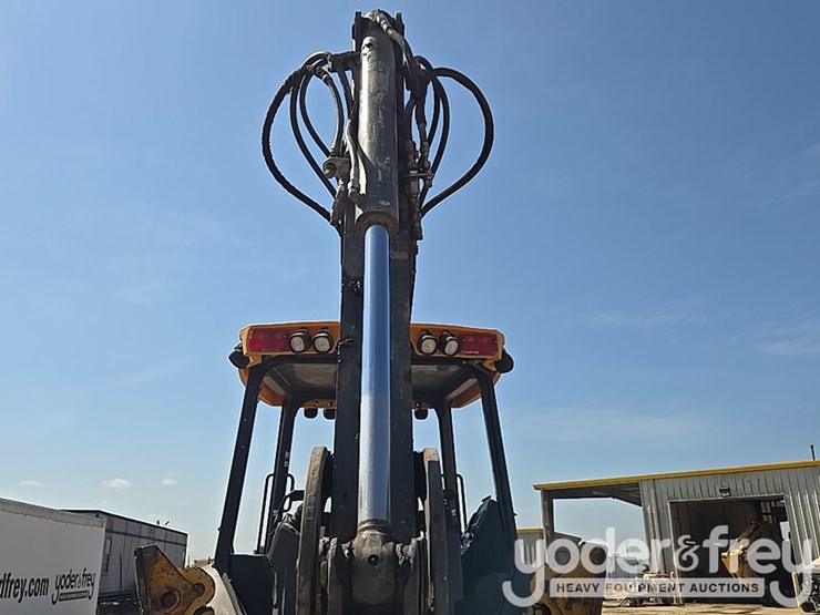 2019-deere-310sl-image-32