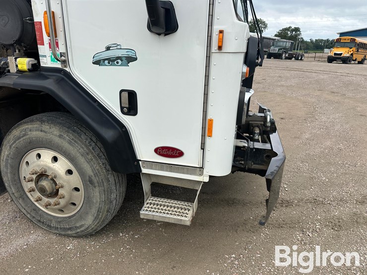 2017-peterbilt-520-image-17