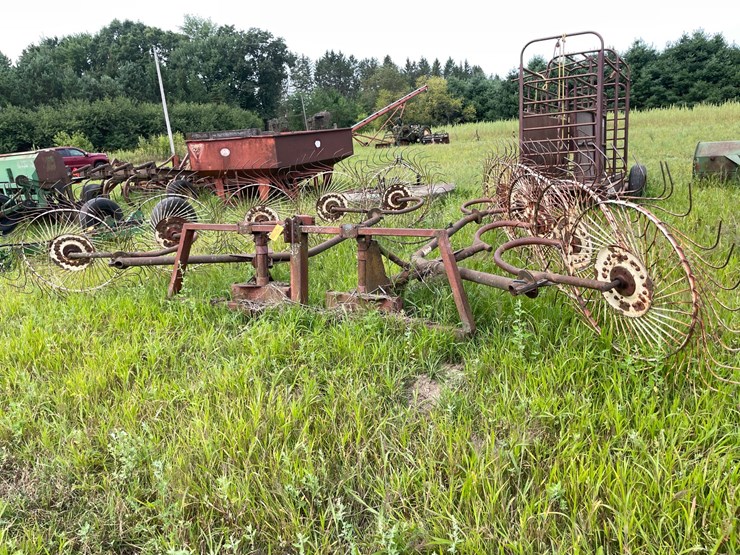 #2613-•-(10)-wheel-v-rake-image-1