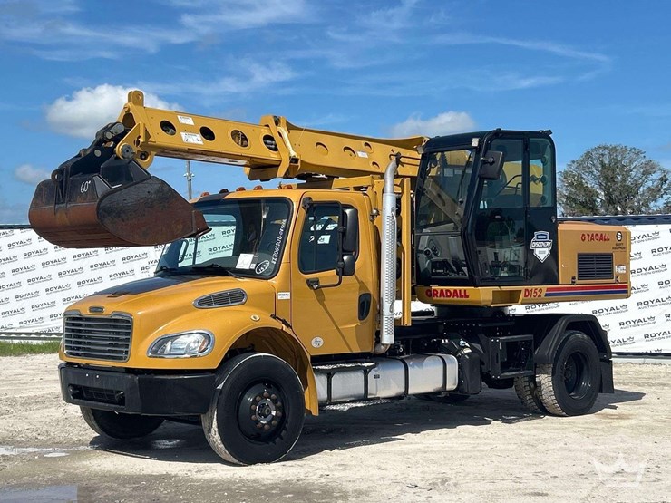 2017-freightliner-m2-106-image-44