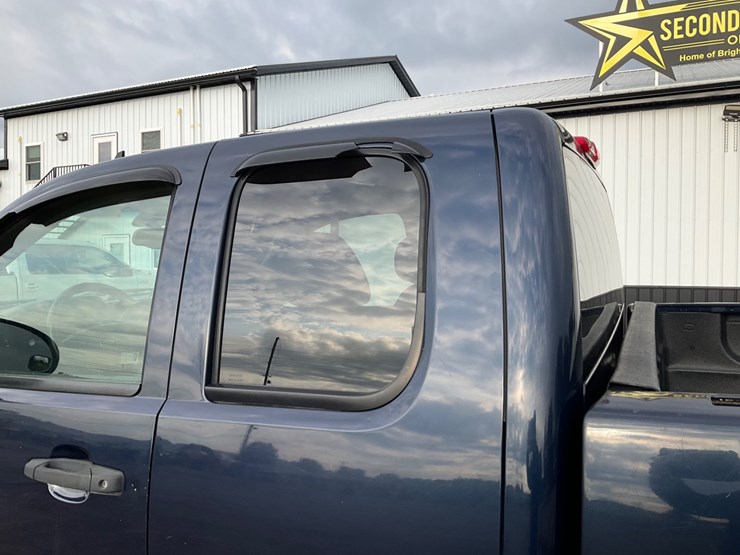 #2052-•-2010-chevrolet-silverado-4x4-pickup-truck-image-22