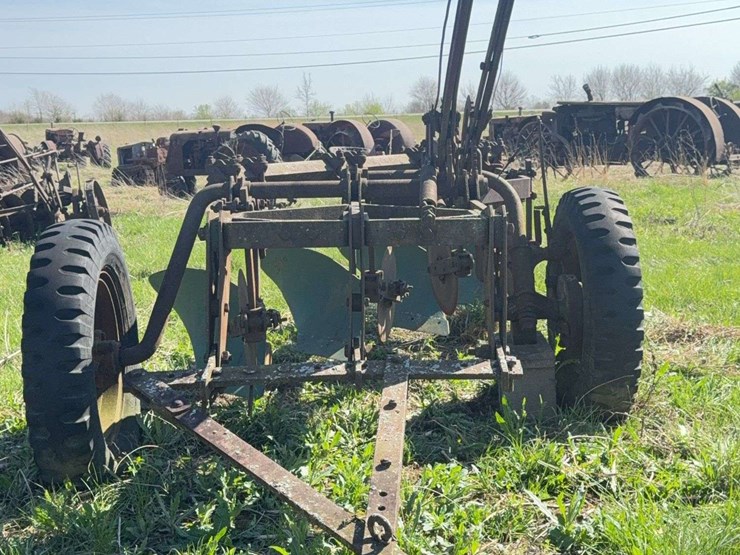 john-deere-16-image-11