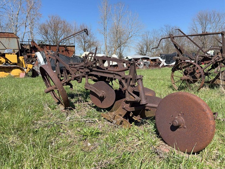 oliver-two-bottom-plow-image-4
