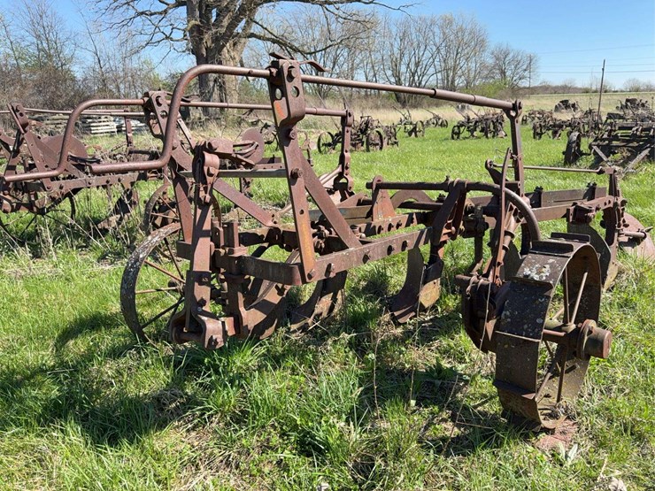 oliver-four-bottom-plow-image-11