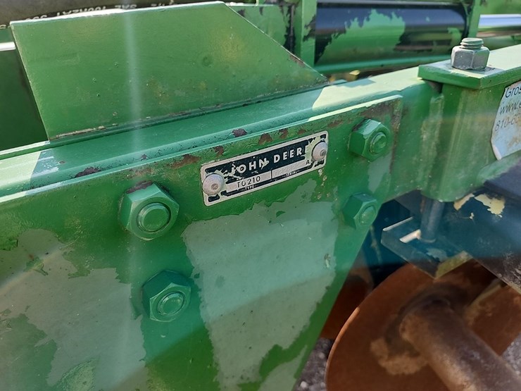 john-deere-210-image-3