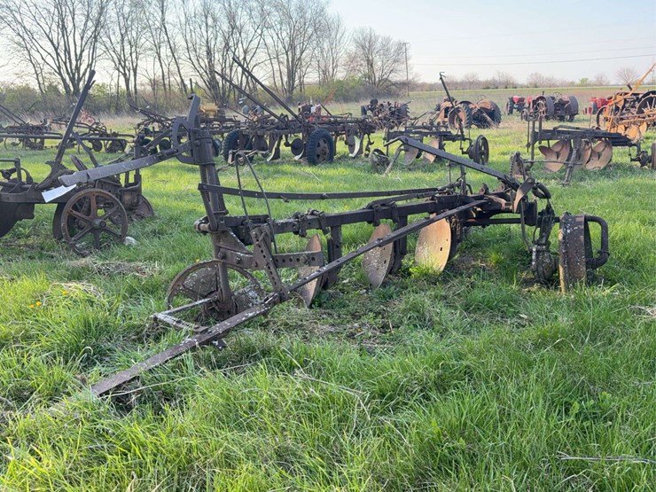 ihc-3-bottom-disc-plow-image-9
