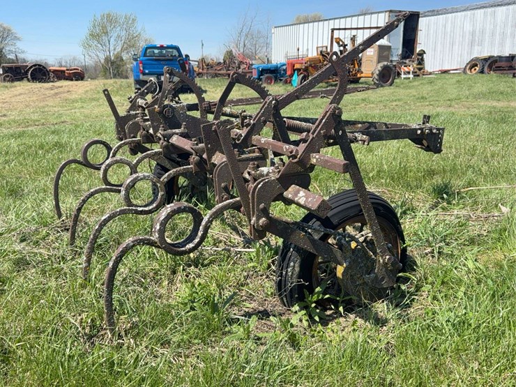 four-shank-field-cultivator-image-3
