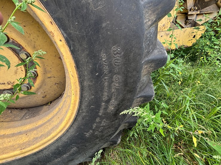new-holland-tr98-image-41