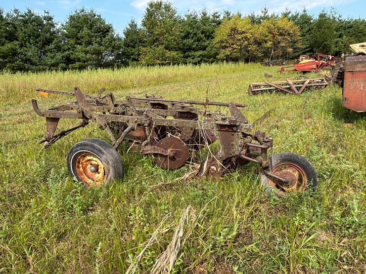 #2651-•-john-deere-(3)-bottom-plow-image-17