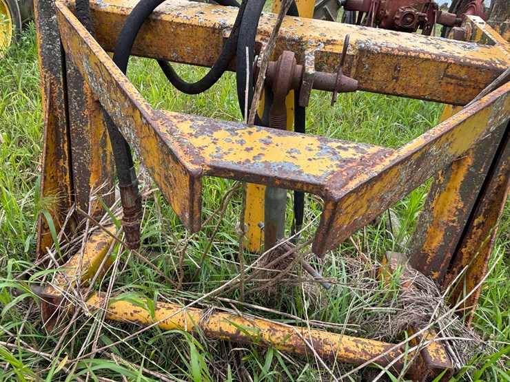 #2618-•-vermeer-3-point-bale-mover-image-11