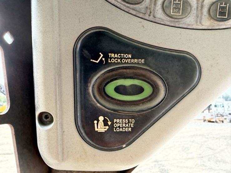 2008-bobcat-t190-image-23