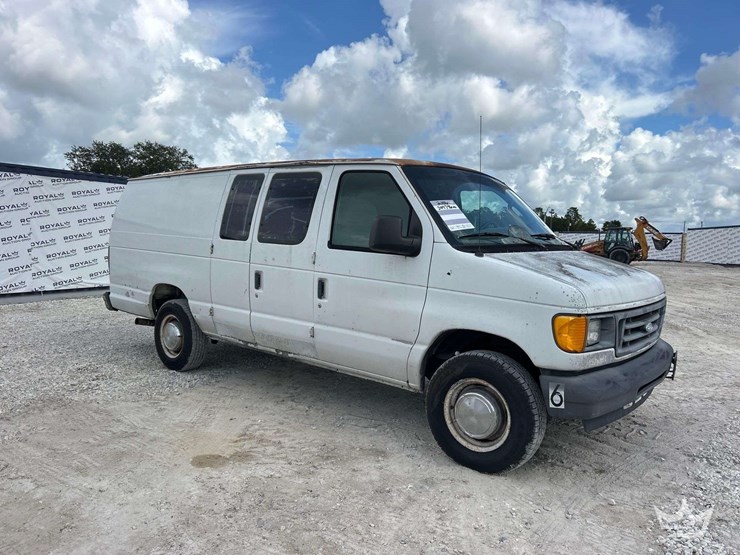 2006-ford-cargo-image-2