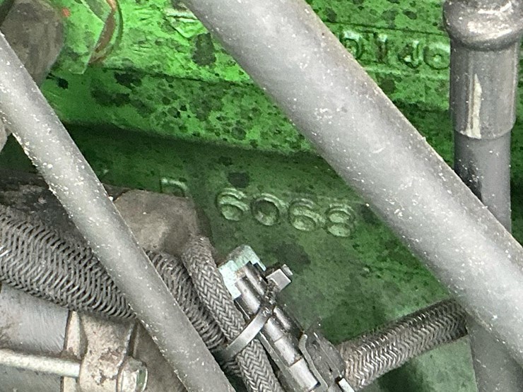 2015-deere-335d-image-13