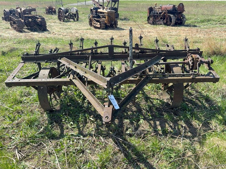 massey-harris-trail-field-cultivator-image-8