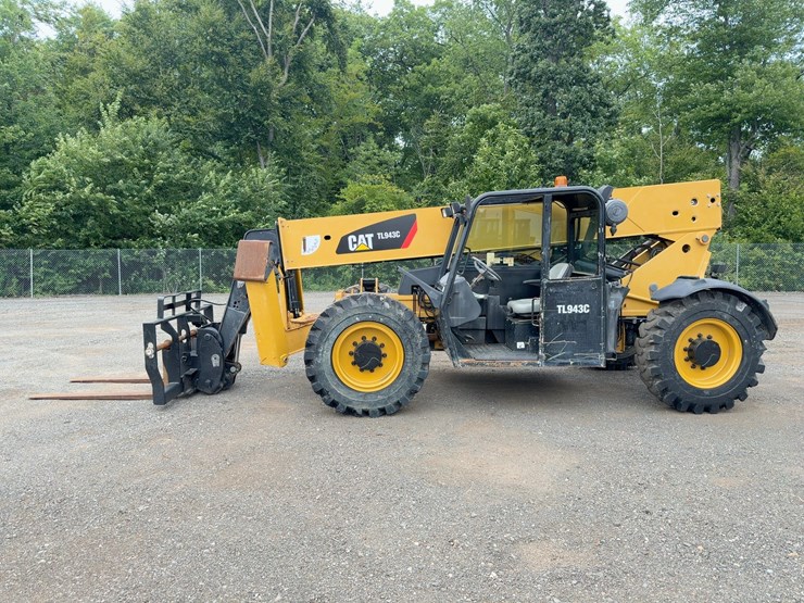 2014-caterpillar-tl943c-image-2