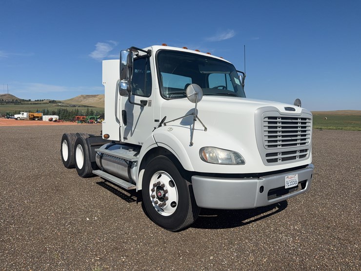 2012-freightliner-business-class-m2-112-day-cab-semi-image-5