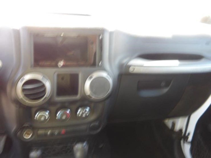 2011-jeep-wrangler-image-23