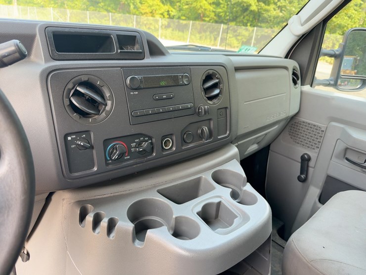 2011-ford-e350-image-22