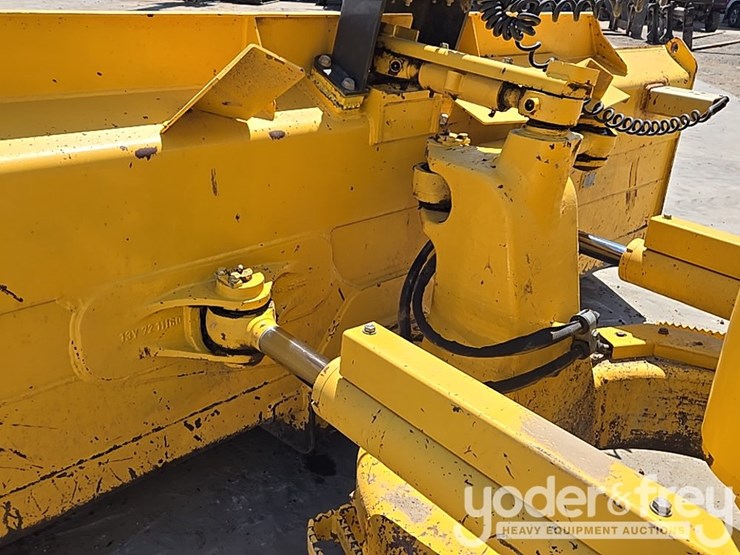 2023-komatsu-d61px-24-image-25