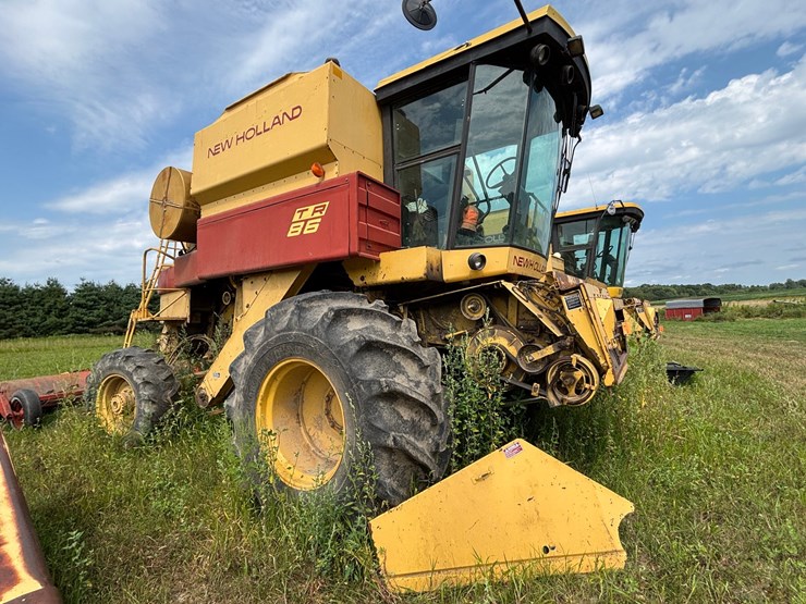 new-holland-tr86-image-1
