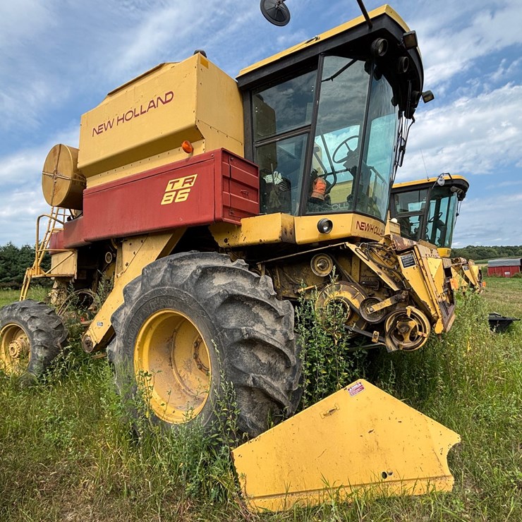 NEW HOLLAND TR86
