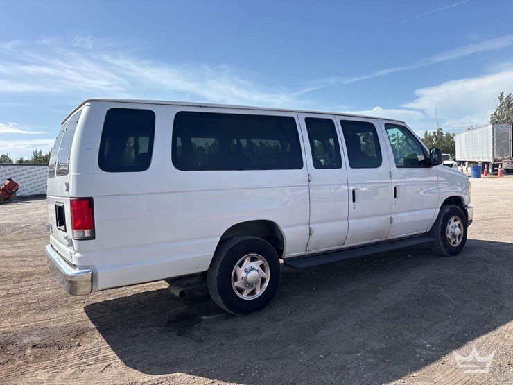 2013-ford-e350-image-4