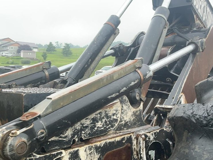 2014-deere-648h-image-48