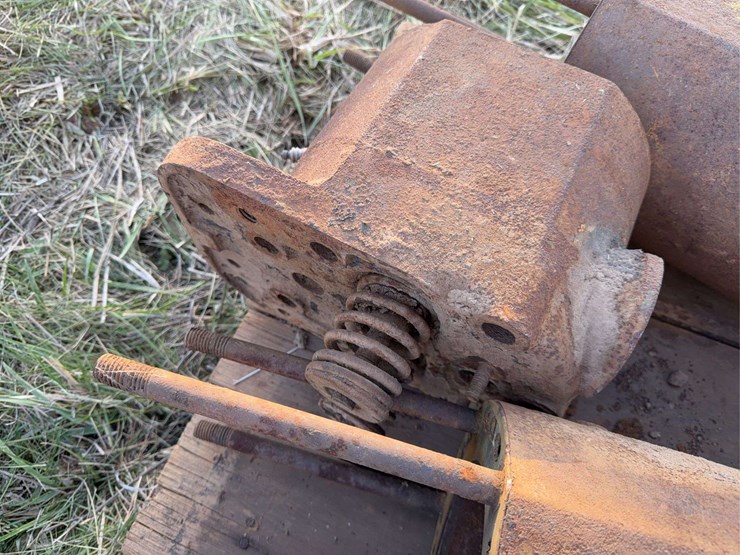caterpillar-60-image-9
