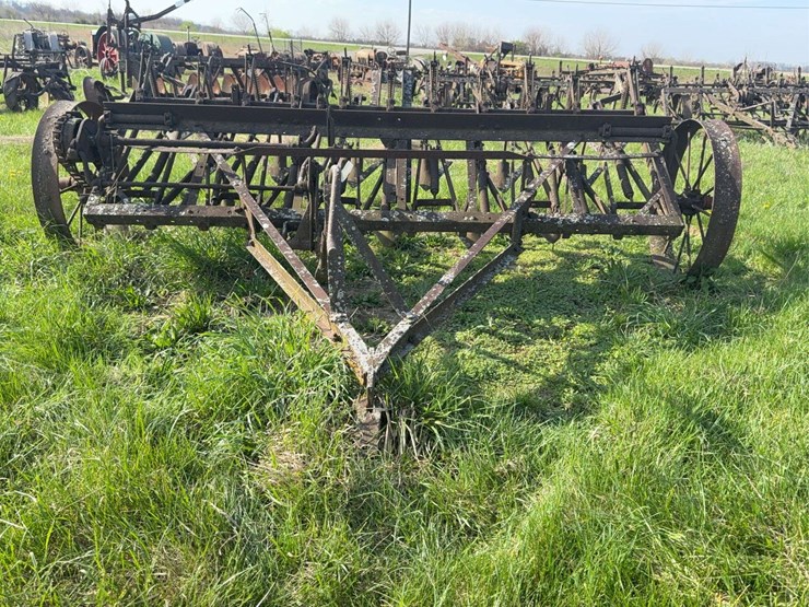 ihc-10ft-field-cultivator-image-9